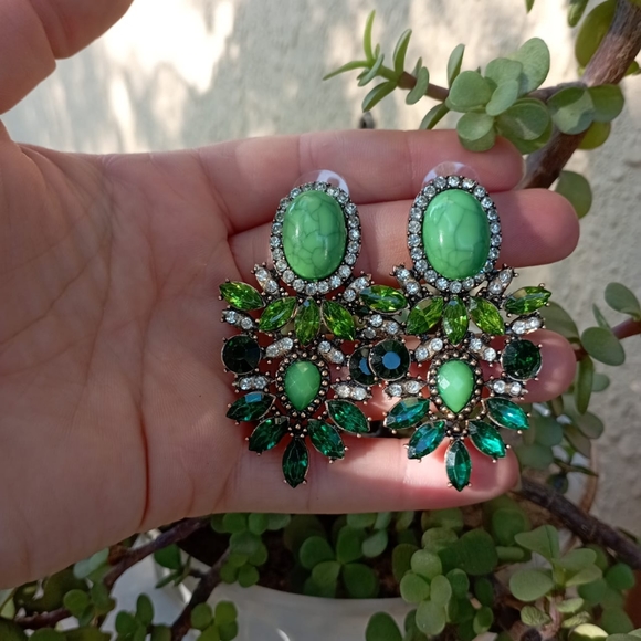 ✨NEW CRYSTAL EARRINGS COLLECTION✨ Matte Blue and Green Earrings - Picture 6 of 9